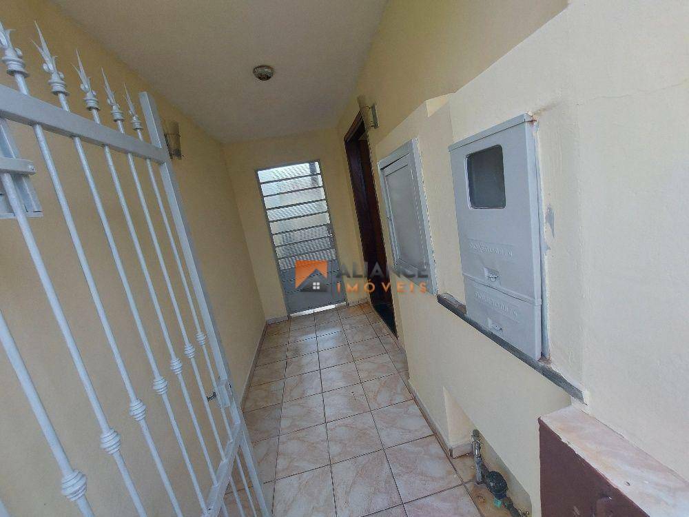 Casa para alugar com 2 quartos, 60m² - Foto 2