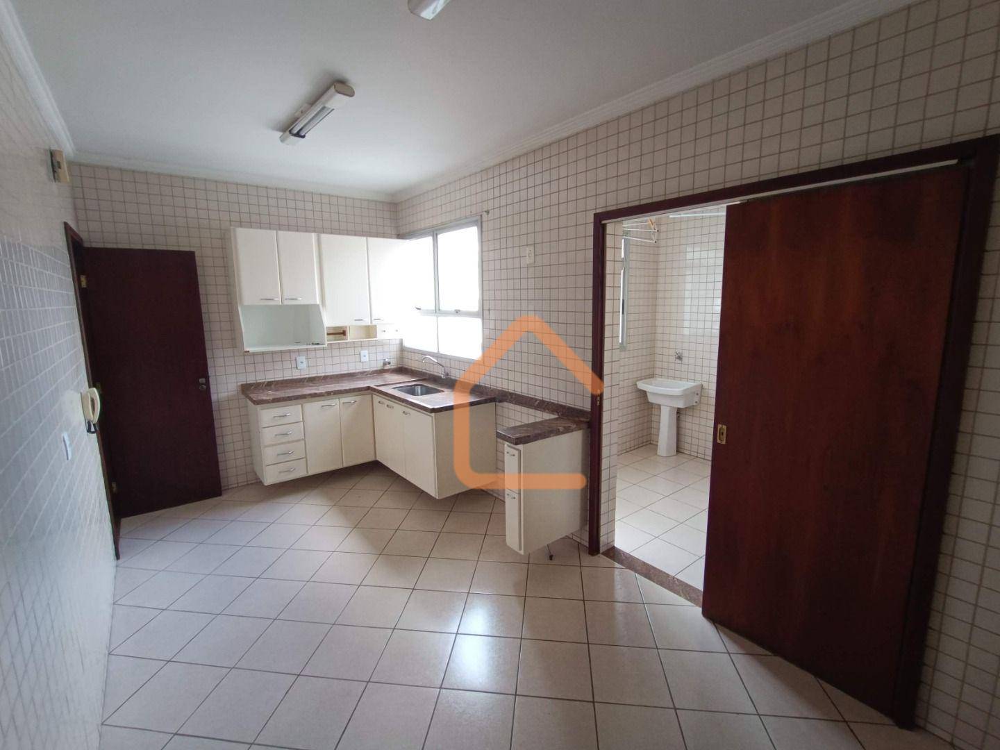 Apartamento para alugar com 3 quartos, 149m² - Foto 1