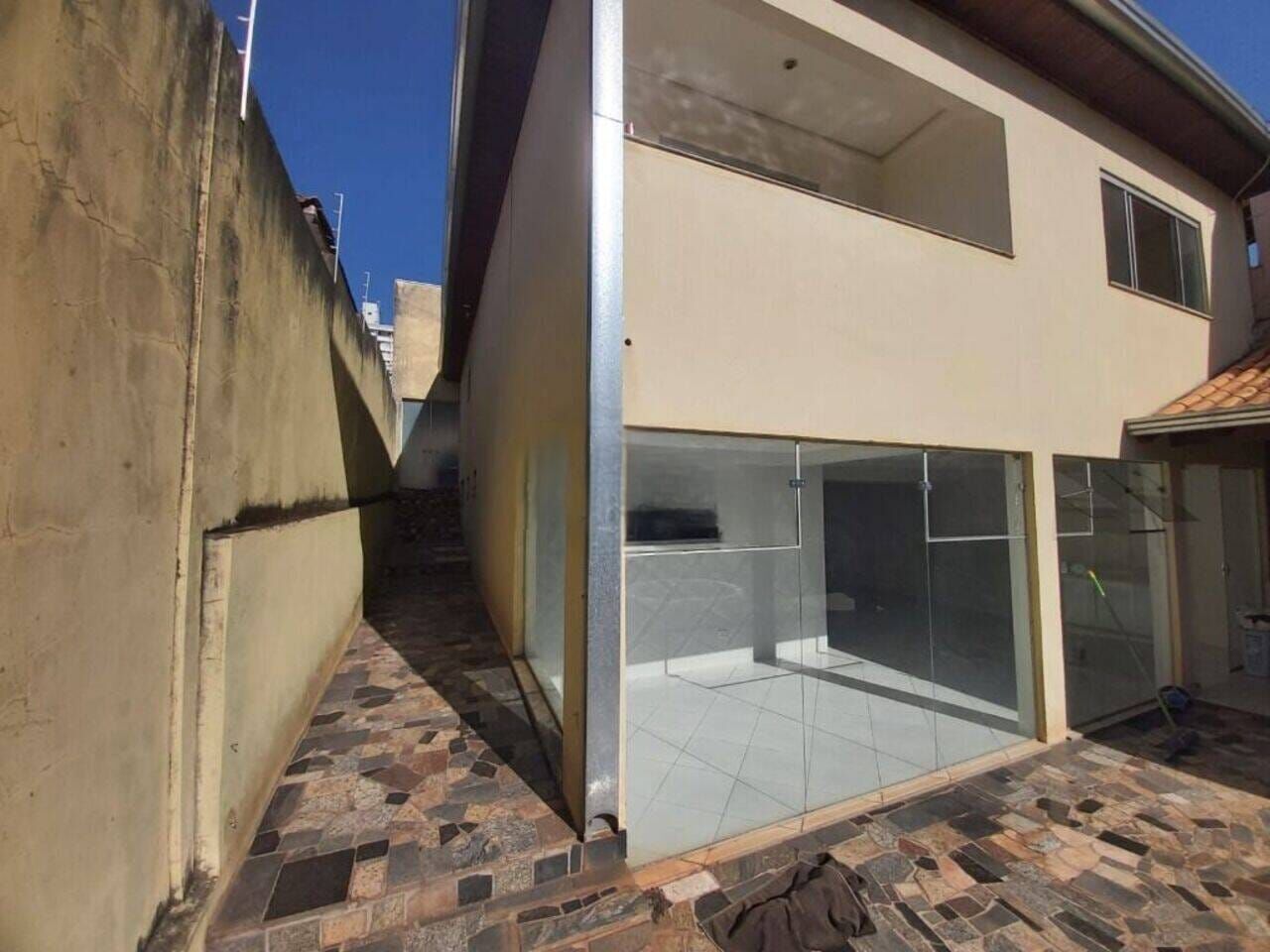 Casa à venda com 5 quartos, 240m² - Foto 10