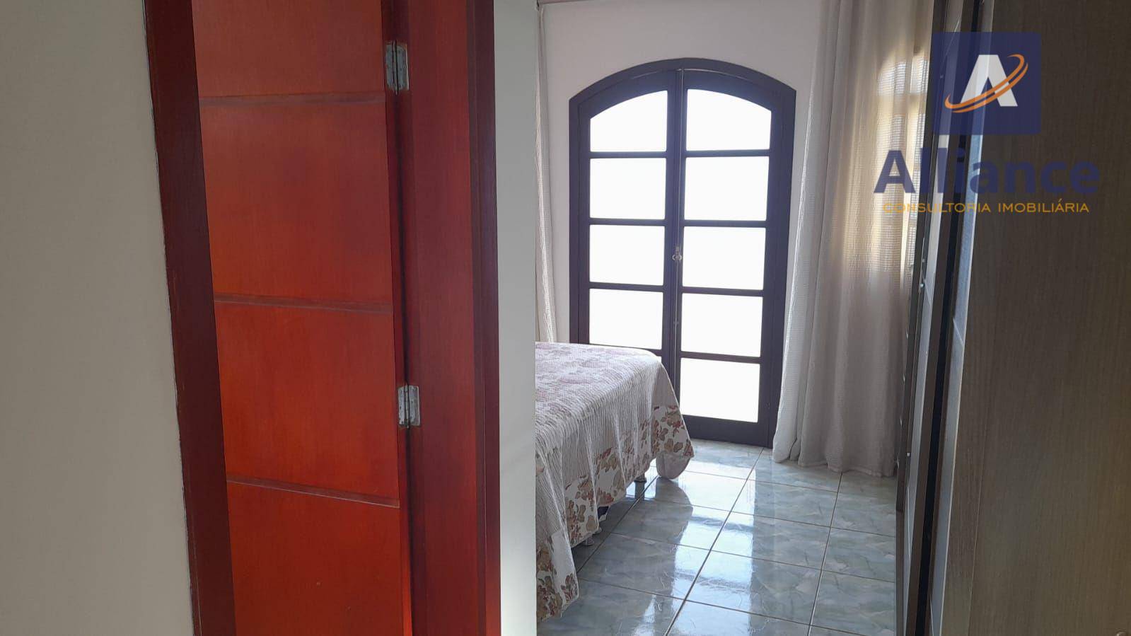 Casa à venda com 4 quartos, 180m² - Foto 12