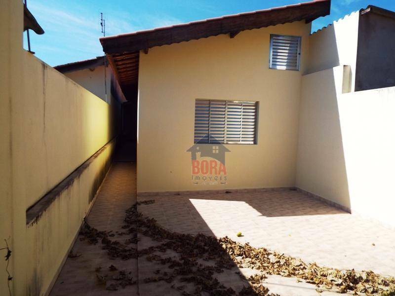 Casa à venda com 3 quartos, 136m² - Foto 2