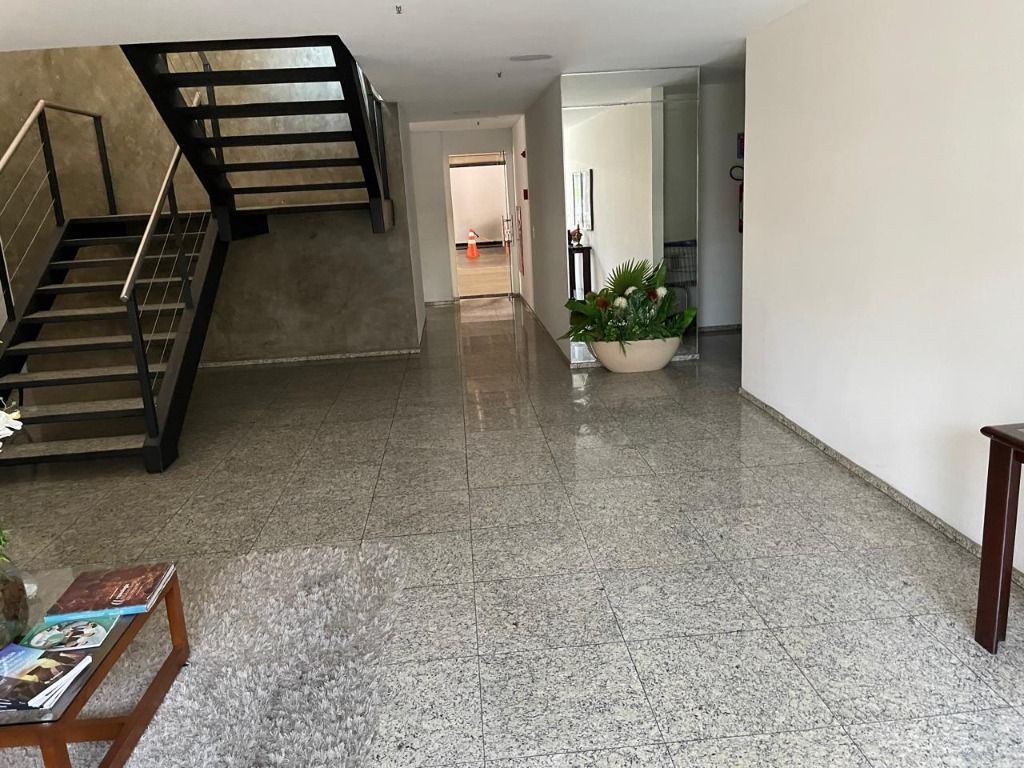 Apartamento à venda com 2 quartos, 82m² - Foto 2