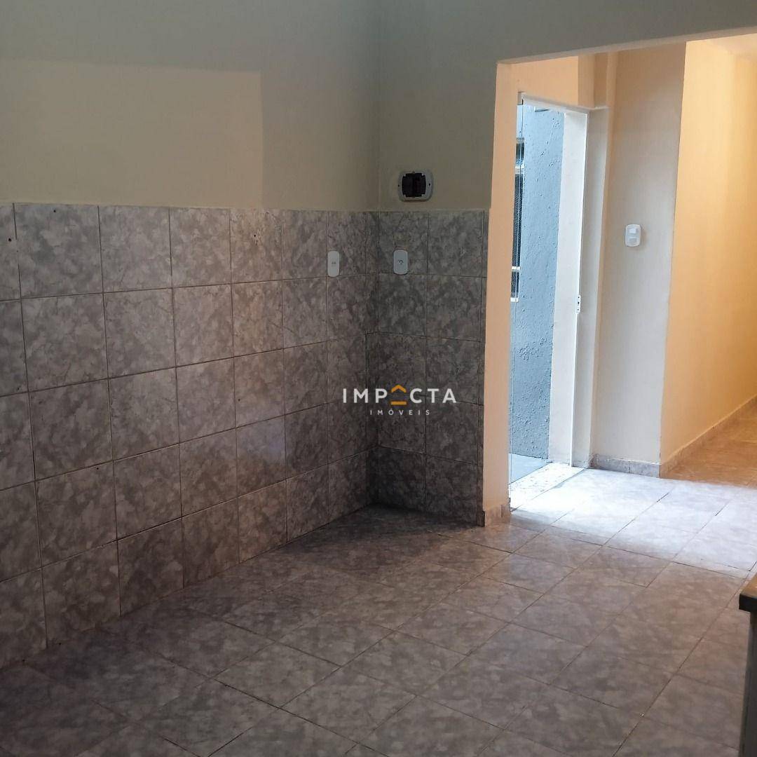 Casa para alugar com 1 quarto, 55m² - Foto 4