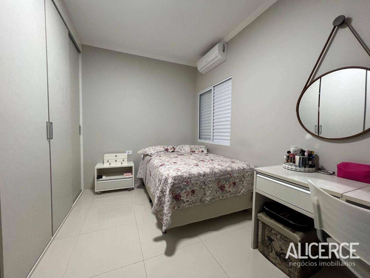 Casa à venda com 3 quartos, 200m² - Foto 22