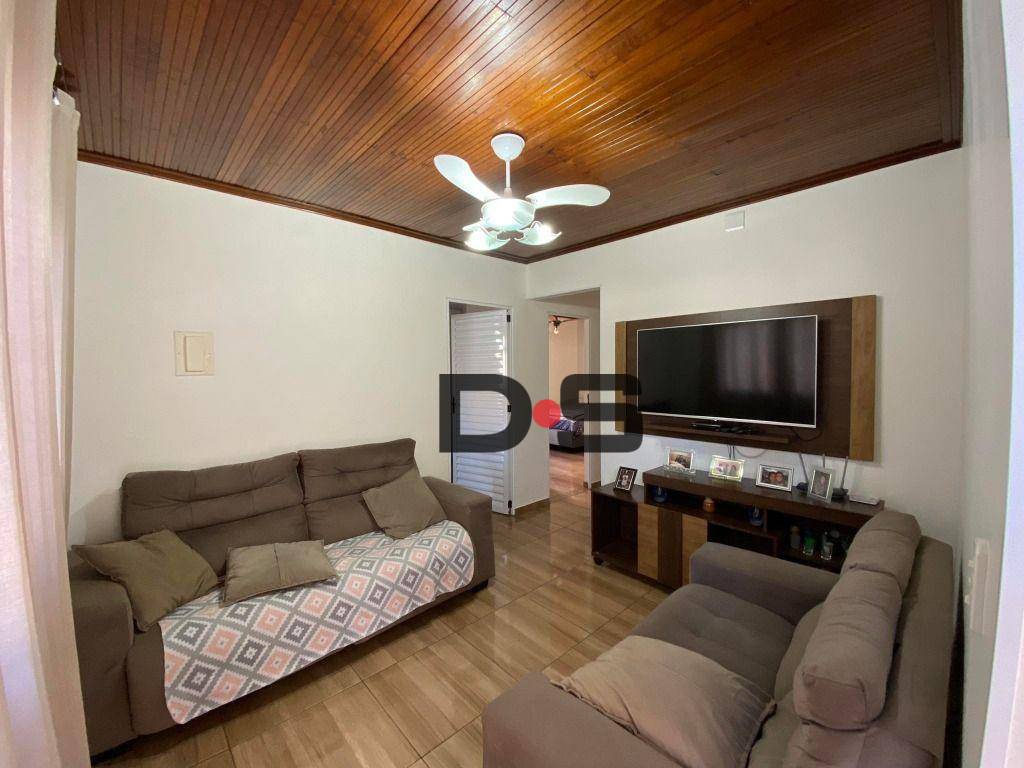 Casa à venda com 2 quartos, 100m² - Foto 1