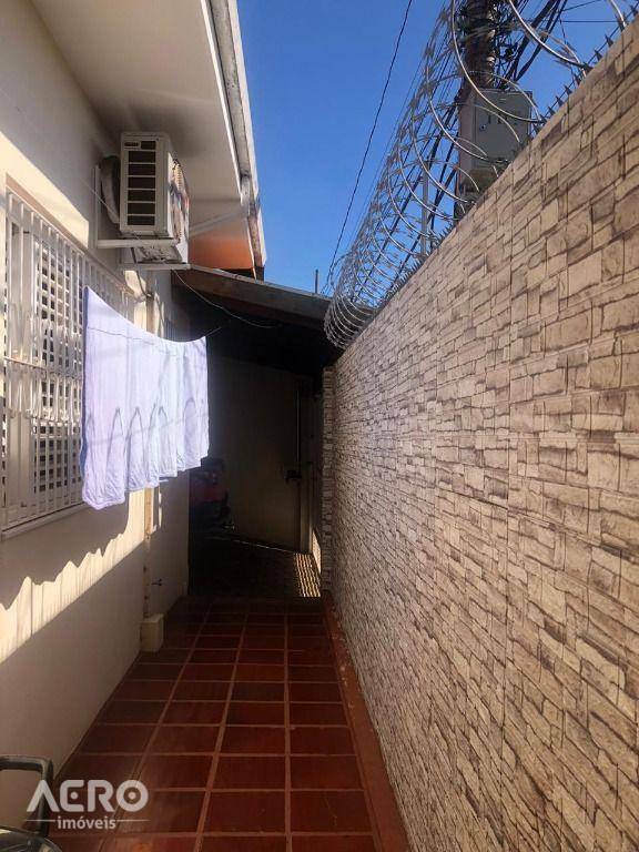 Casa à venda com 3 quartos, 251m² - Foto 24
