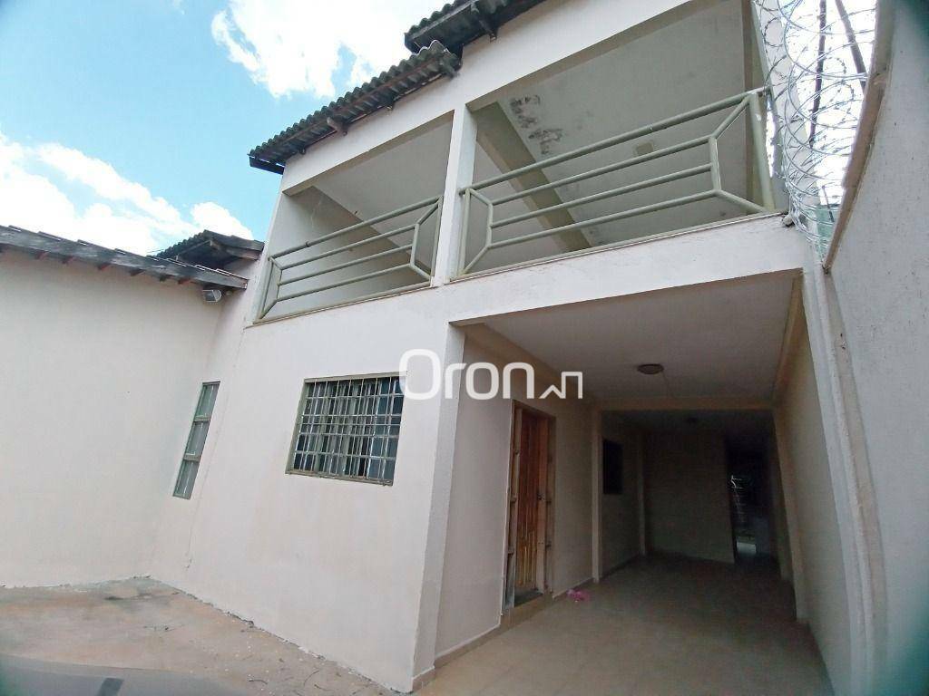 Sobrado à venda com 2 quartos, 290m² - Foto 1