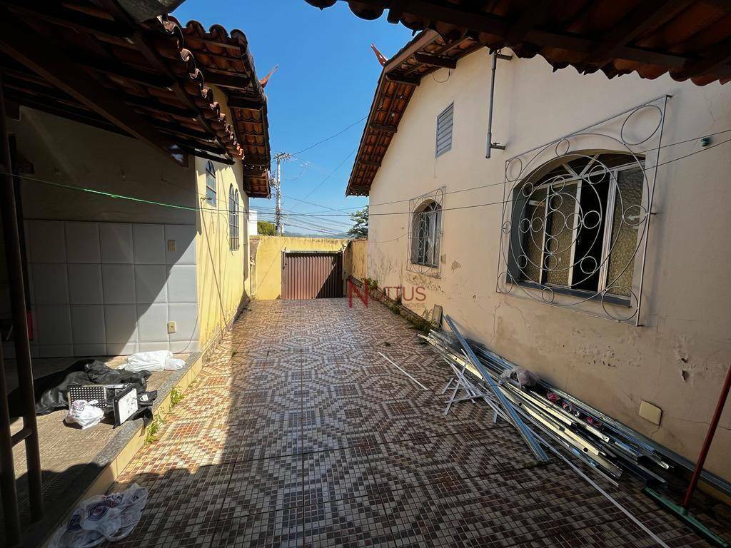 Casa à venda com 3 quartos, 300m² - Foto 6