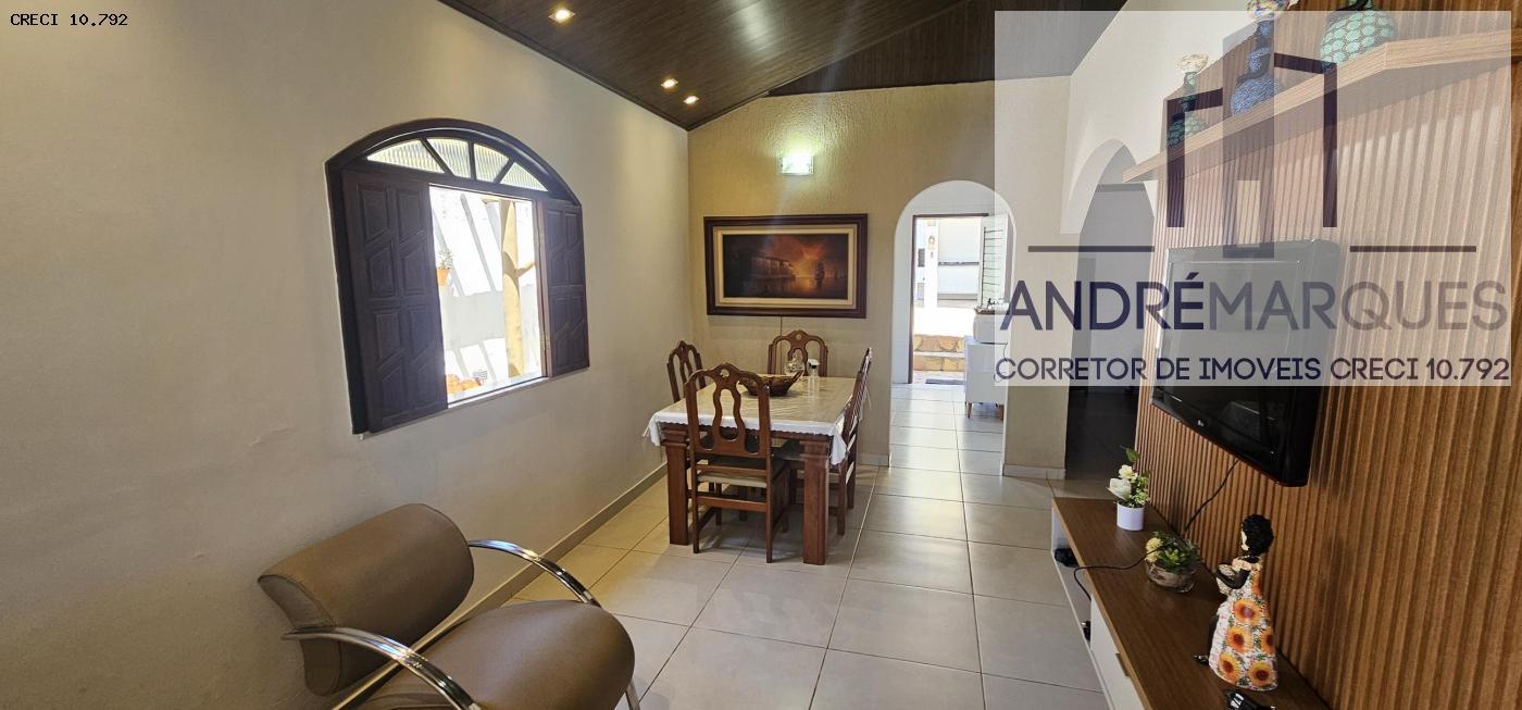 Casa à venda com 5 quartos, 250m² - Foto 11