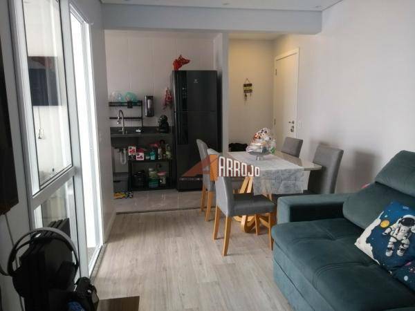 Apartamento à venda com 2 quartos, 60m² - Foto 2