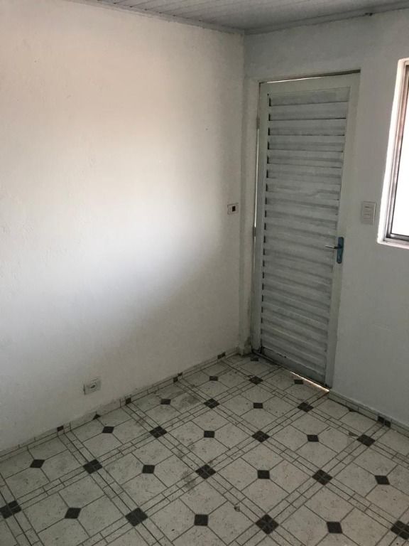 Casa para alugar com 1 quarto, 40m² - Foto 11