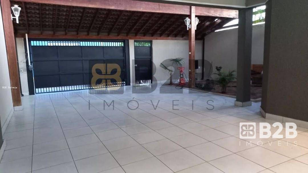 Casa à venda com 3 quartos, 250m² - Foto 2
