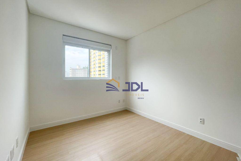 Apartamento à venda com 3 quartos, 121m² - Foto 13