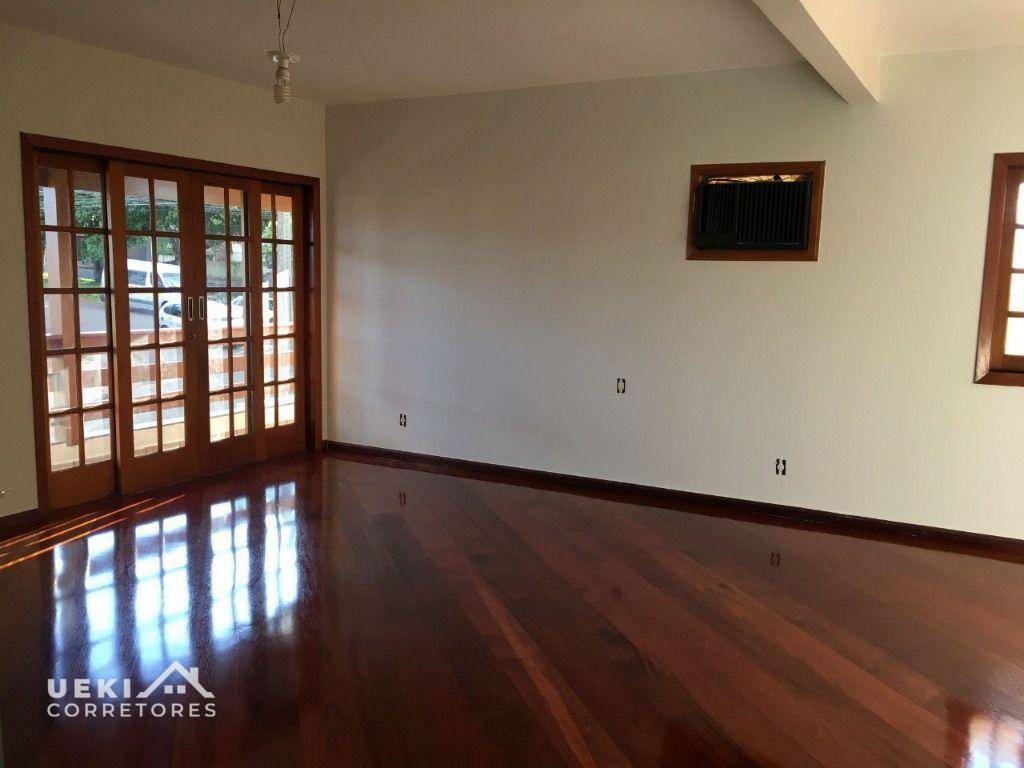 Casa à venda com 3 quartos, 300m² - Foto 4