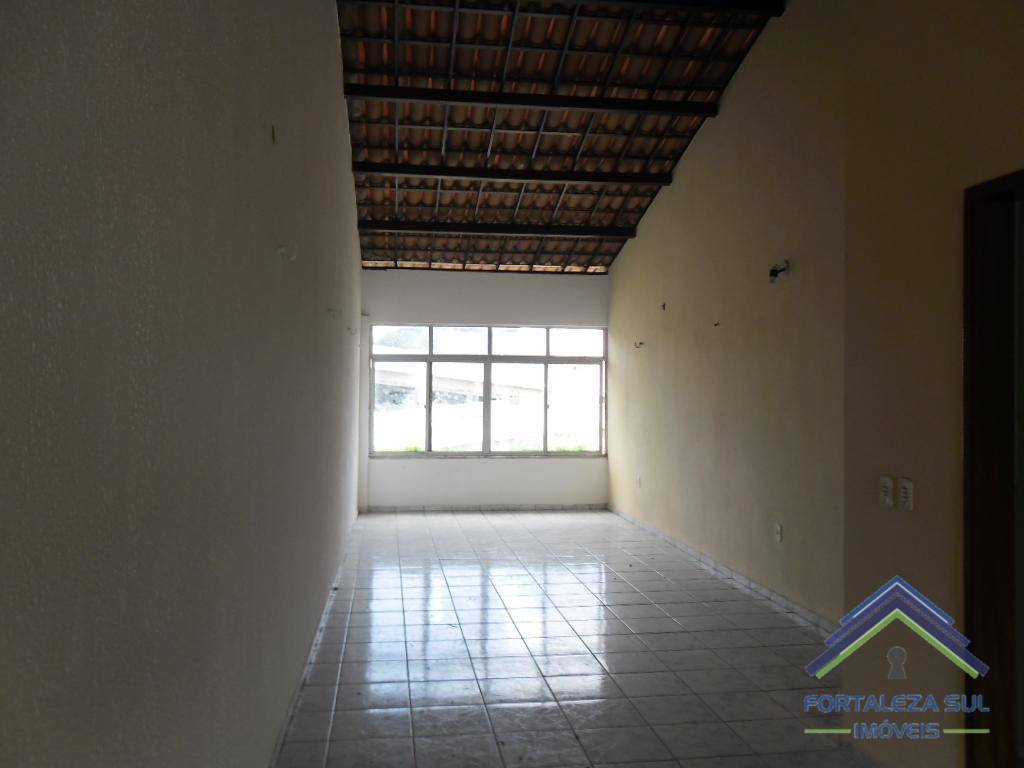 Casa à venda com 4 quartos, 240m² - Foto 4