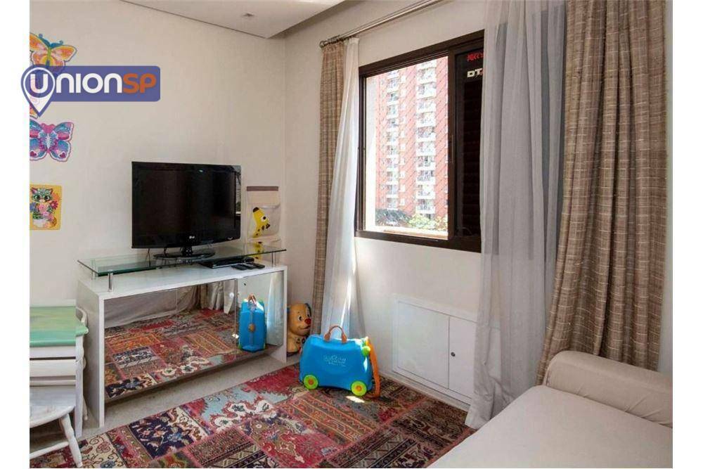 Apartamento à venda com 4 quartos, 200m² - Foto 15