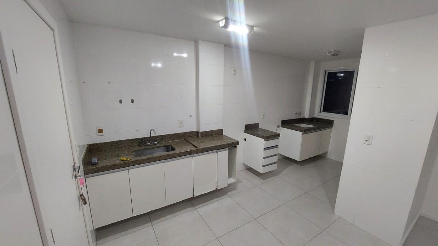 Apartamento à venda com 3 quartos, 198m² - Foto 5