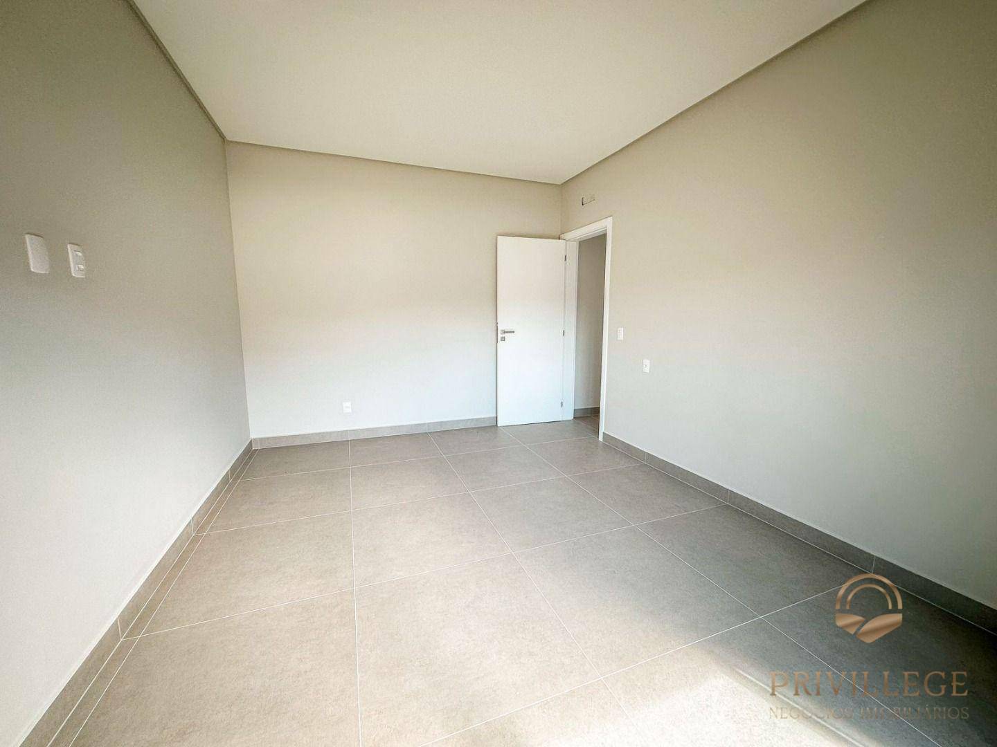 Casa à venda com 3 quartos, 214m² - Foto 12