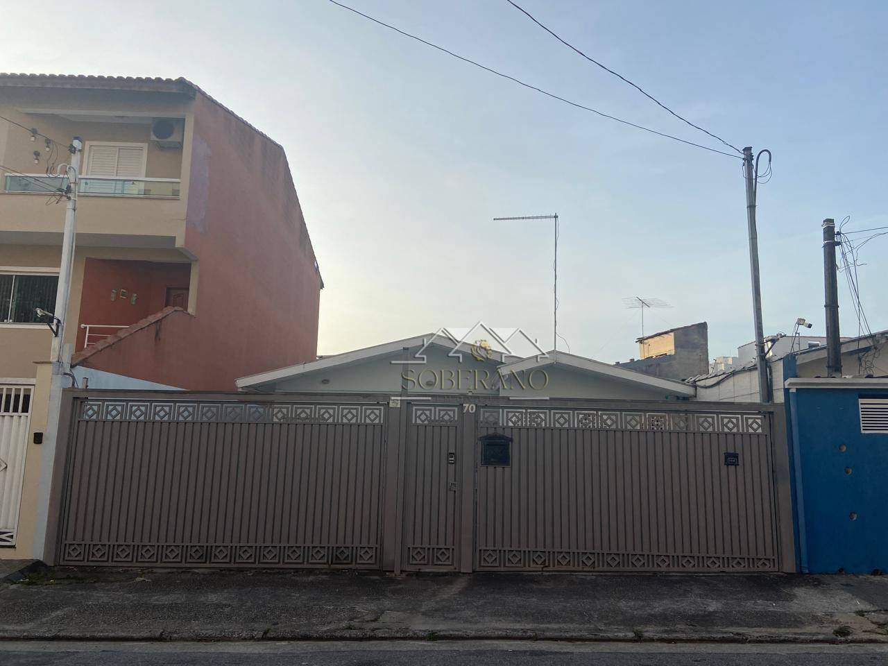 Casa à venda com 3 quartos, 256M2 - Foto 1