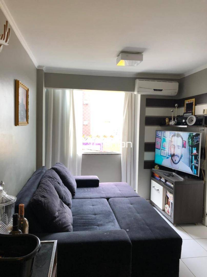 Apartamento à venda com 2 quartos, 73m² - Foto 2