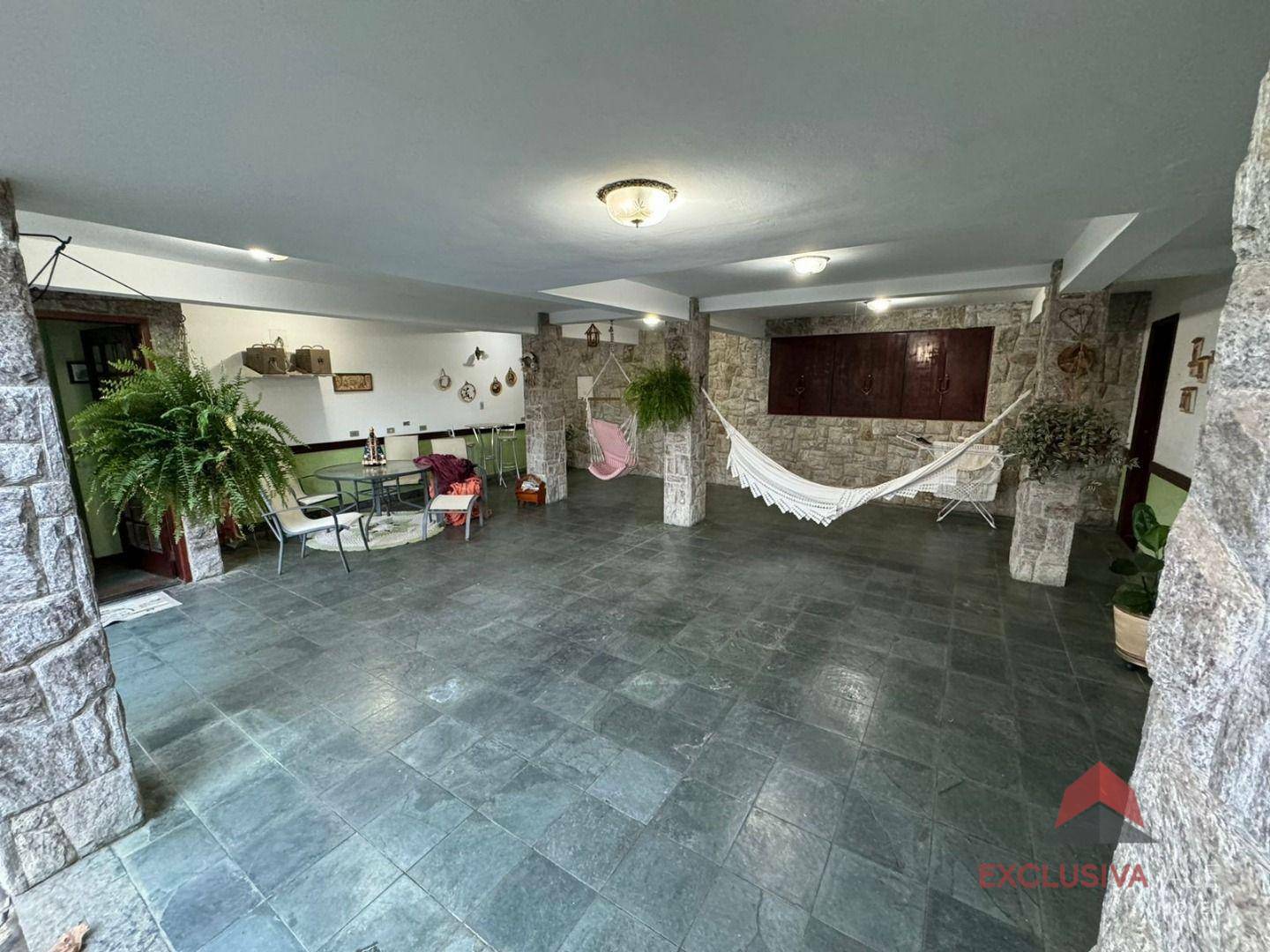 Casa de Condomínio à venda com 4 quartos, 350m² - Foto 2