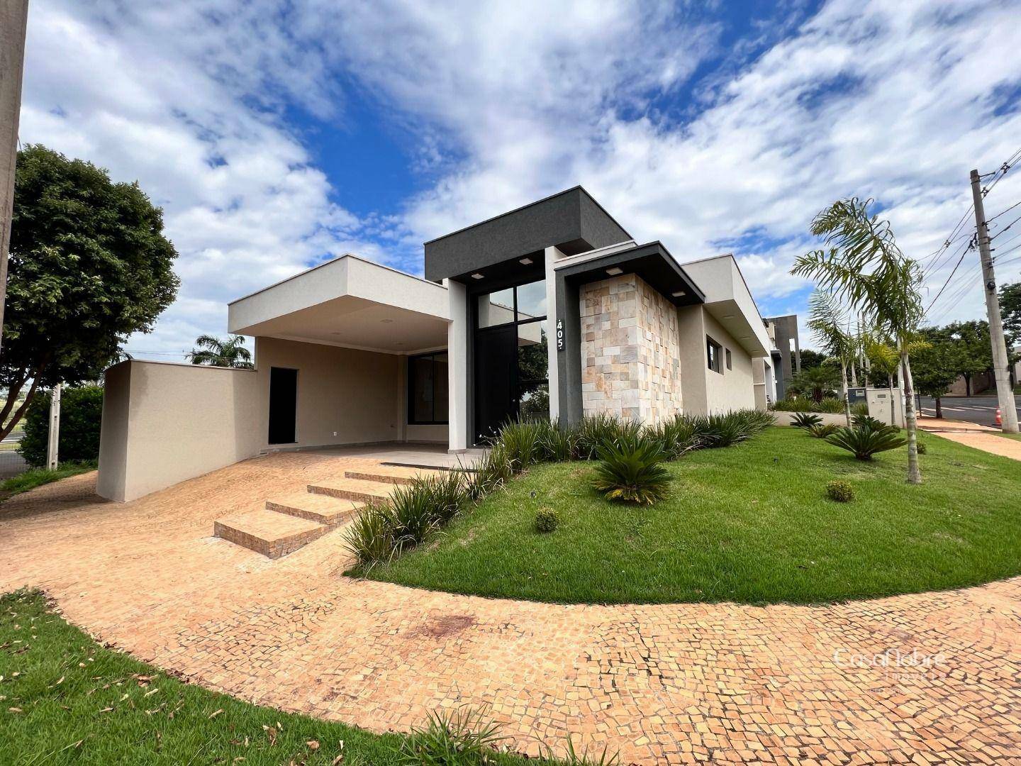 Casa de Condomínio à venda com 3 quartos, 196m² - Foto 2