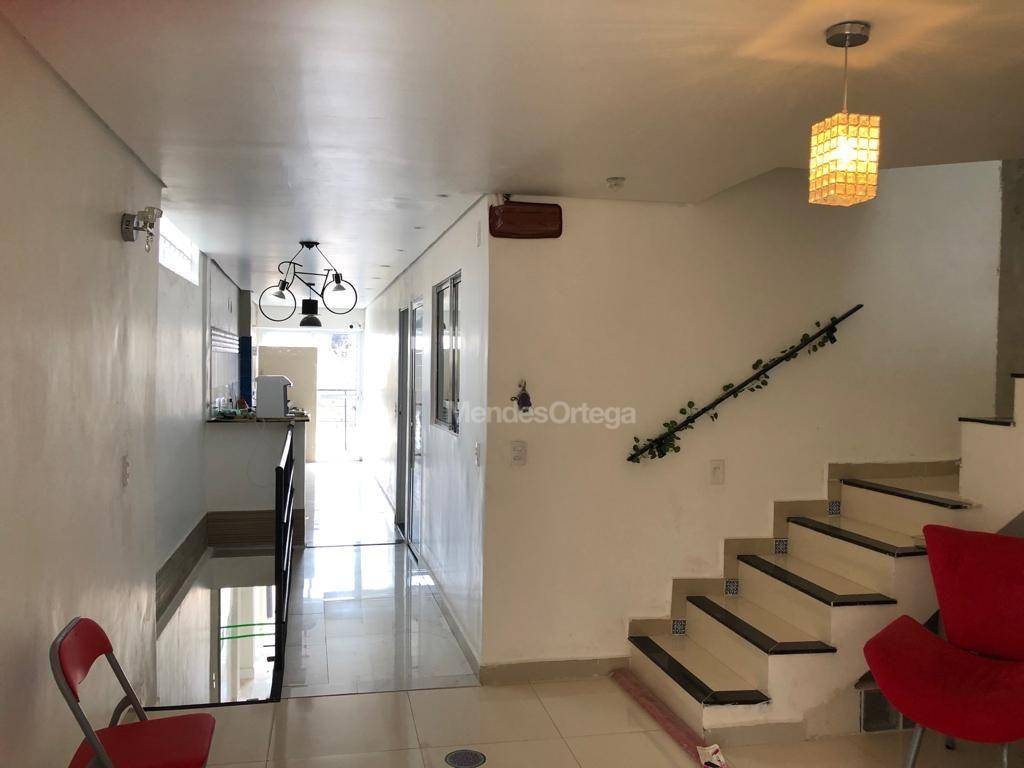 Casa à venda e aluguel com 3 quartos, 278m² - Foto 4