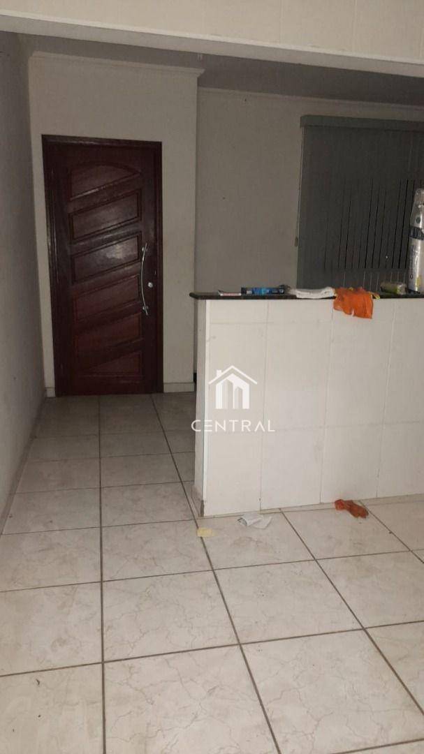 Casa à venda com 2 quartos, 100m² - Foto 1