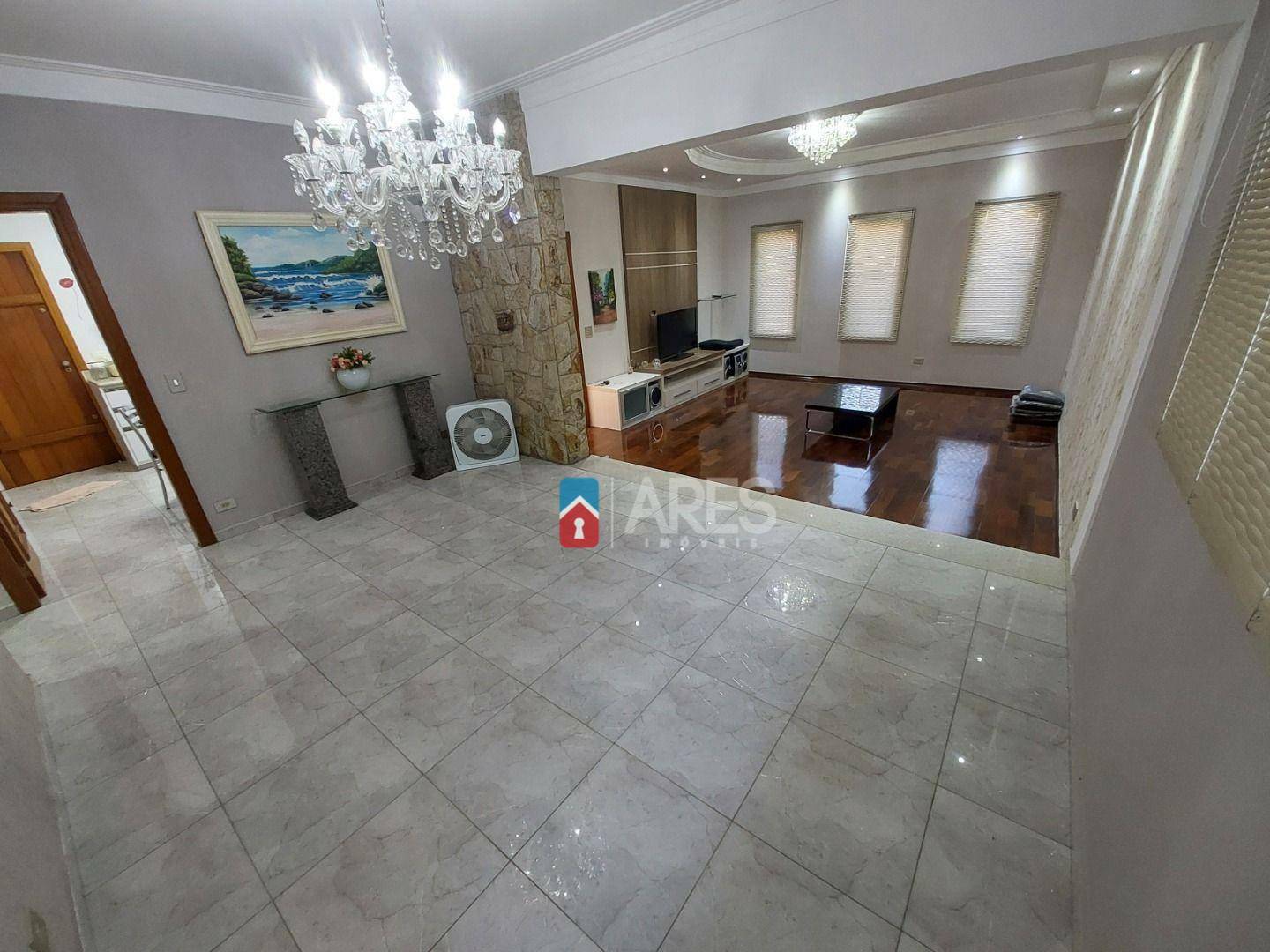 Casa à venda com 3 quartos, 226m² - Foto 3