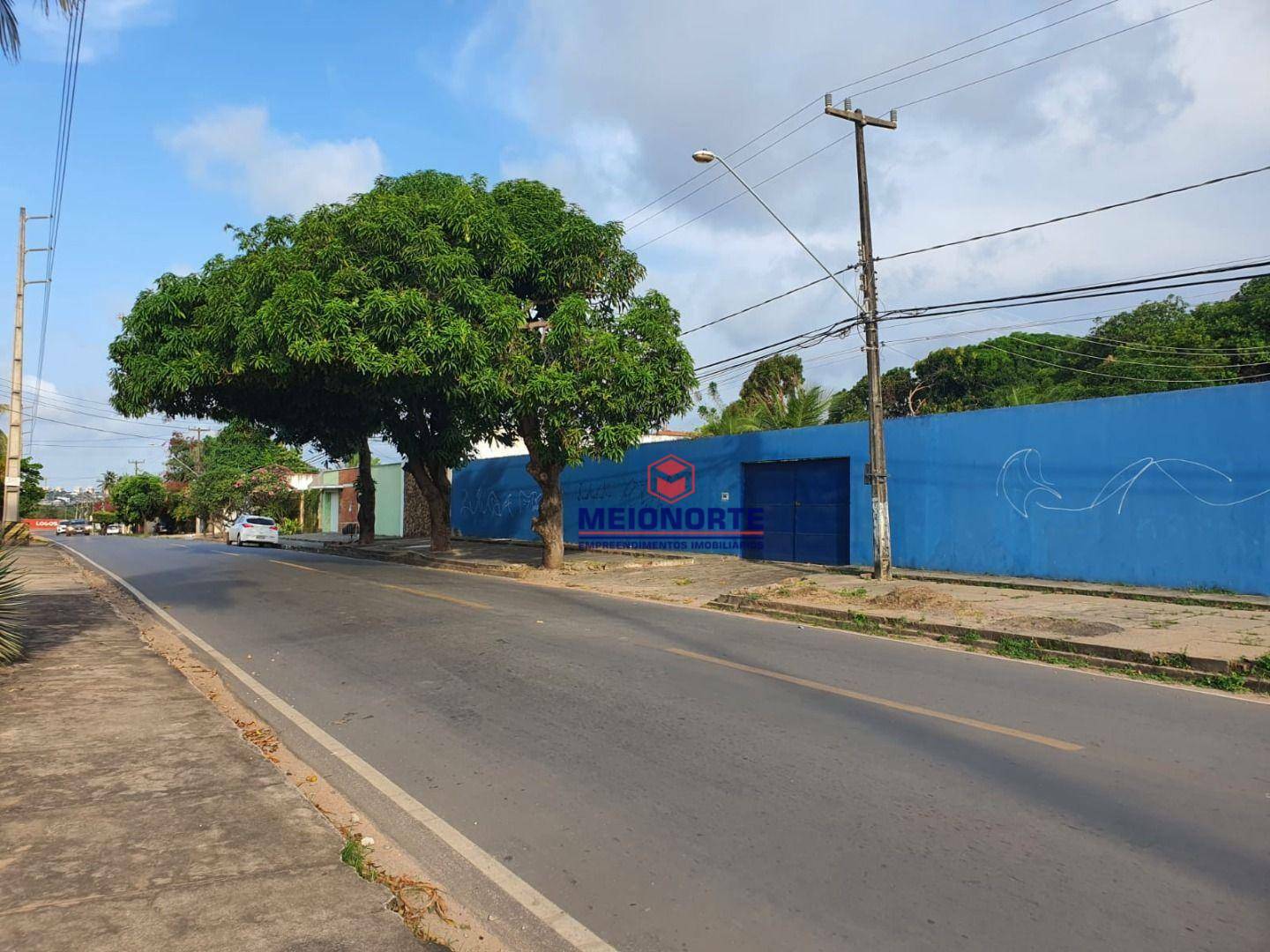 Casa à venda e aluguel com 4 quartos, 300m² - Foto 1