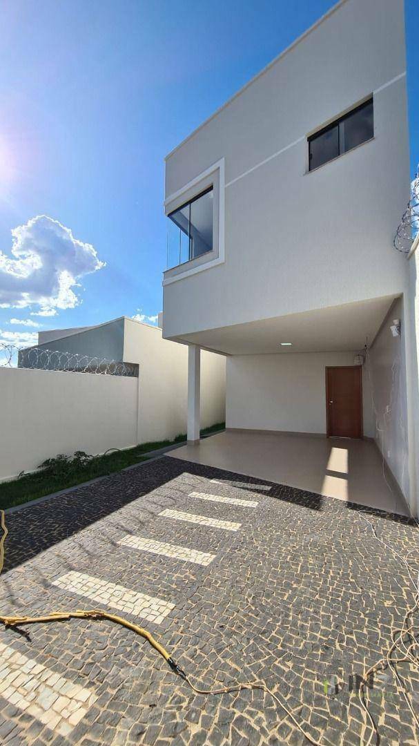 Casa à venda com 3 quartos, 145m² - Foto 1