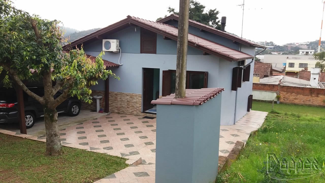 Casa à venda com 3 quartos, 101m² - Foto 1