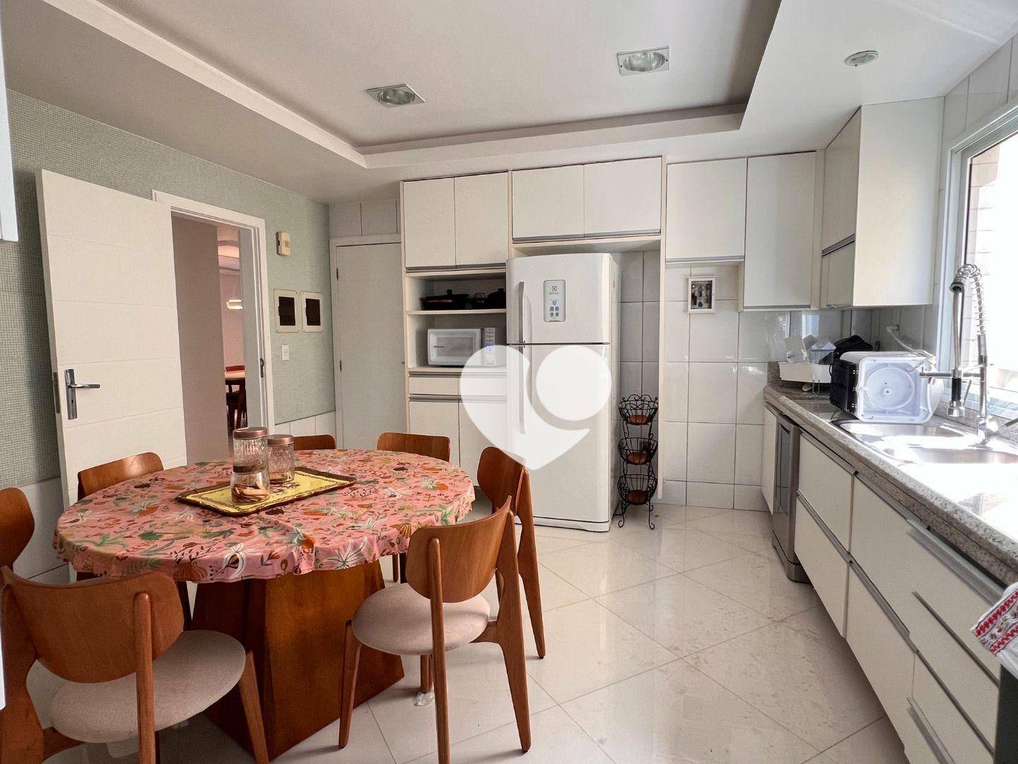 Apartamento à venda com 4 quartos, 211m² - Foto 14