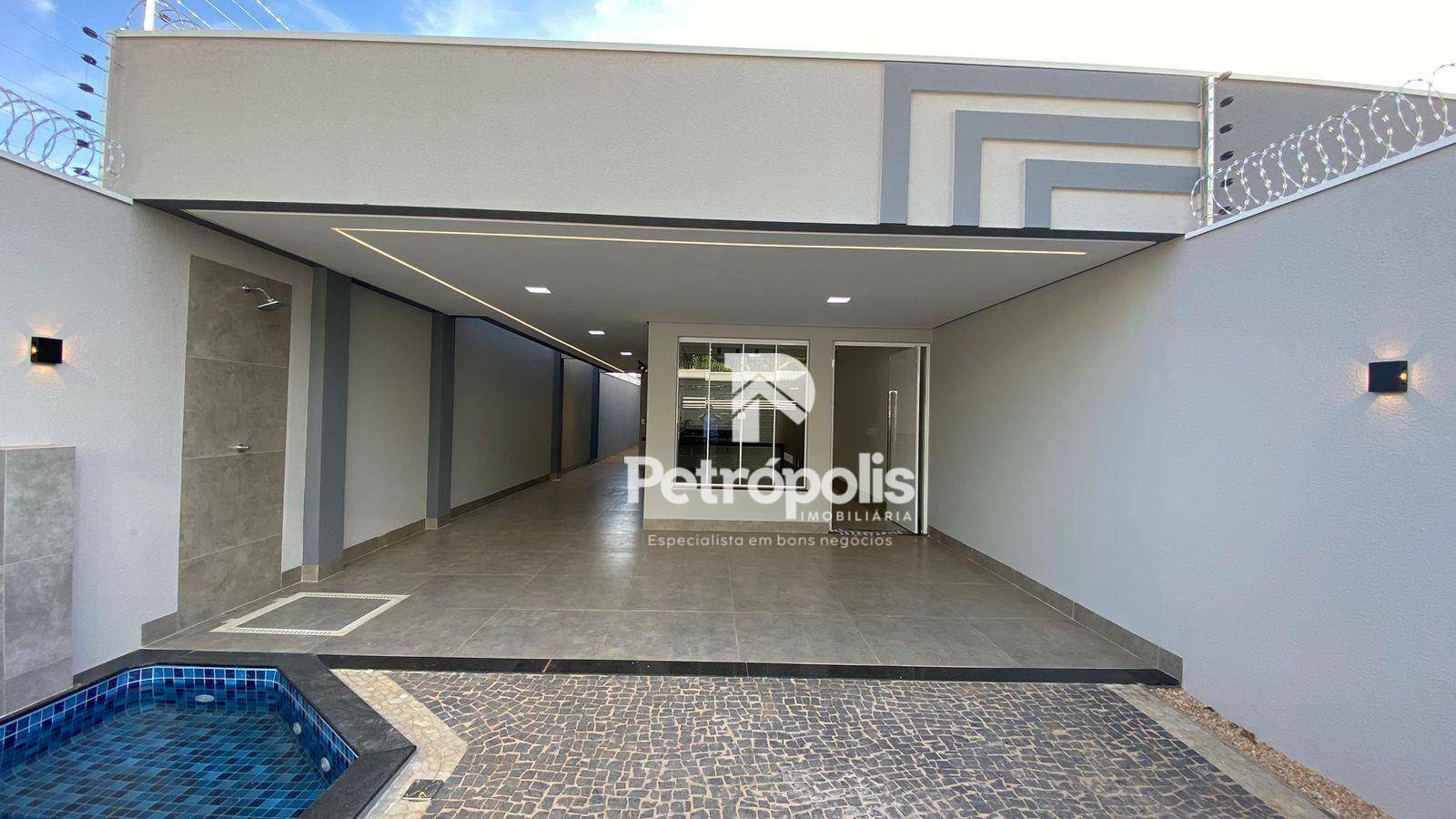 Casa à venda com 3 quartos, 117m² - Foto 1