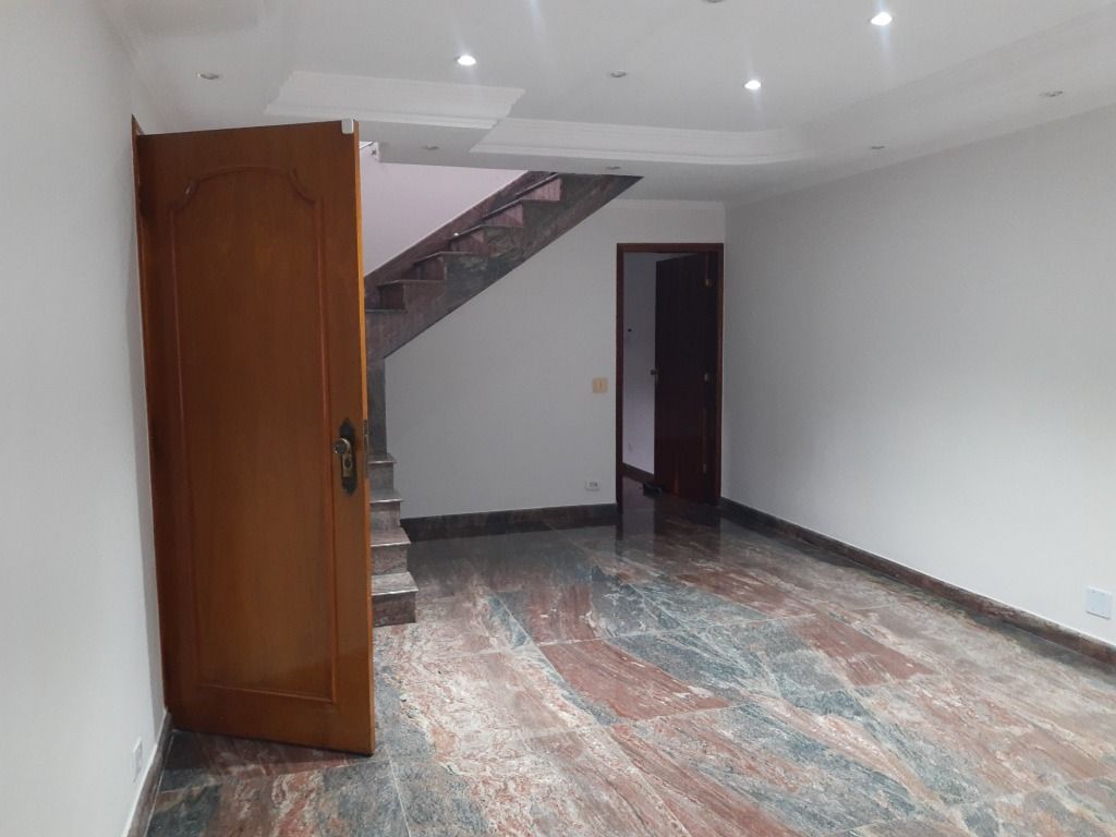 Sobrado à venda com 4 quartos, 250m² - Foto 2