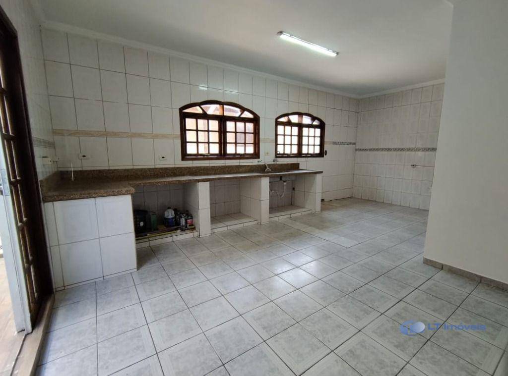 Casa à venda e aluguel com 4 quartos, 220m² - Foto 9