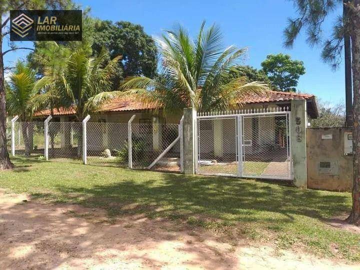 Chácara à venda e aluguel com 2 quartos, 200m² - Foto 1