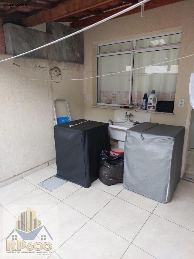 Casa à venda com 2 quartos, 60m² - Foto 7
