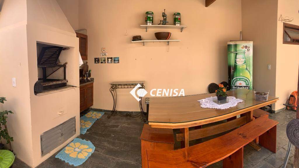 Casa à venda com 3 quartos, 200m² - Foto 2