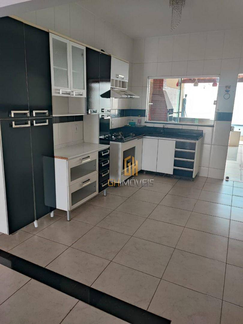 Casa à venda com 3 quartos, 130m² - Foto 1