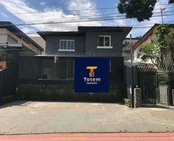 Casa para alugar com 4 quartos, 450m² - Foto 1