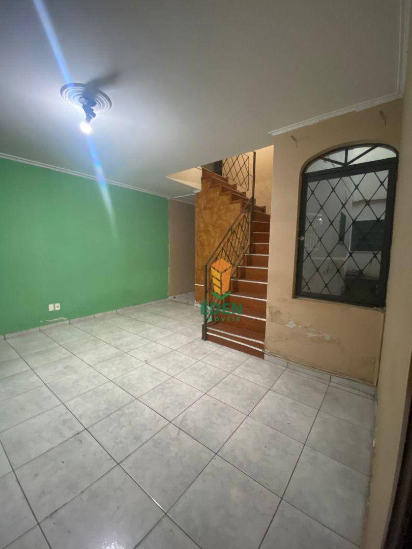 Casa para alugar com 4 quartos, 270m² - Foto 4