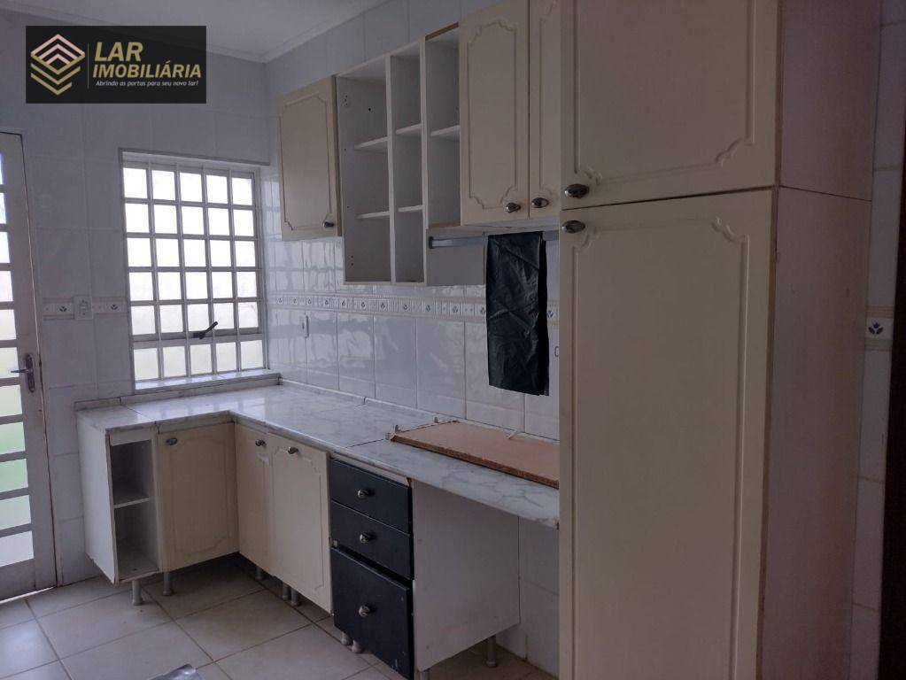 Casa para alugar com 3 quartos, 180m² - Foto 15