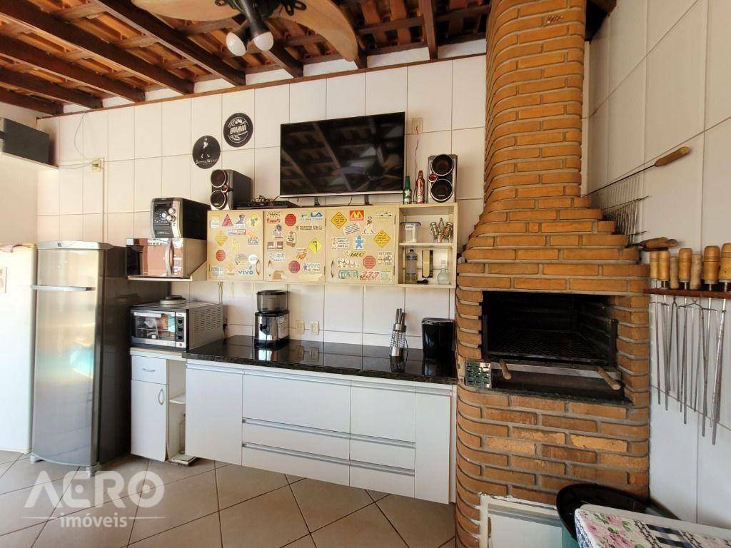 Casa à venda com 3 quartos, 196m² - Foto 17