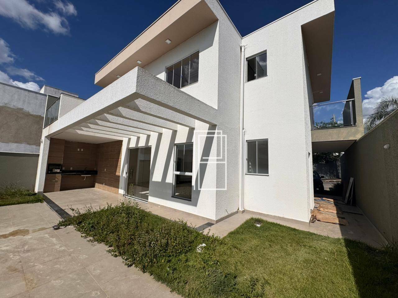 Casa à venda com 3 quartos, 174m² - Foto 2