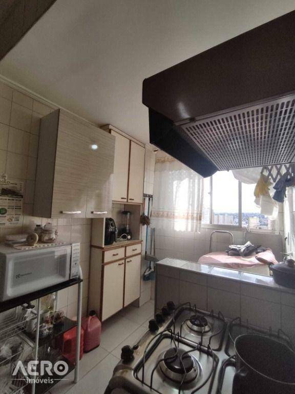 Apartamento à venda com 2 quartos, 50m² - Foto 2