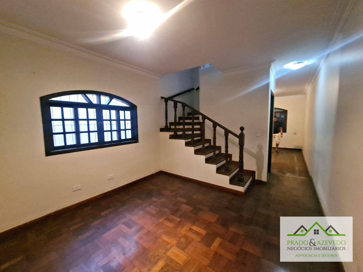 Casa à venda com 3 quartos, 202m² - Foto 1