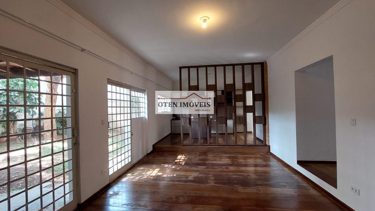 Casa à venda com 3 quartos, 220m² - Foto 1