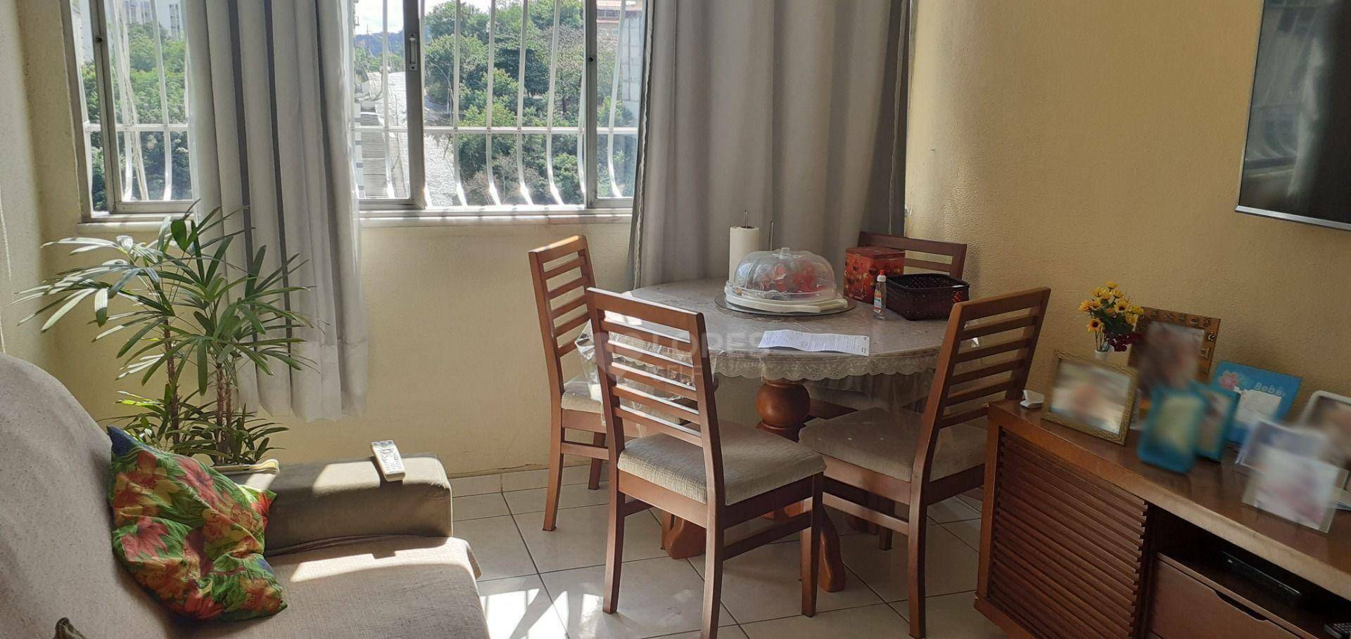 Apartamento à venda com 2 quartos, 70m² - Foto 1