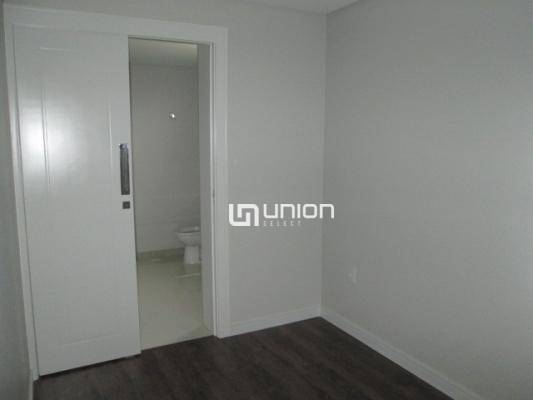 Apartamento à venda com 3 quartos, 136m² - Foto 4